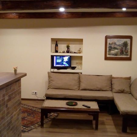 Low Budget Room With King Size Bed Tbilisi Luaran gambar