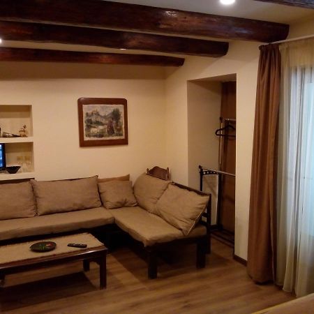 Low Budget Room With King Size Bed Tbilisi Luaran gambar
